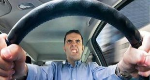 ما هي أسوأ عادات قيادة السيارة لديك؟