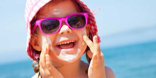 9 نصائح هامة لحماية جلد طفلك من حرارة الصيف