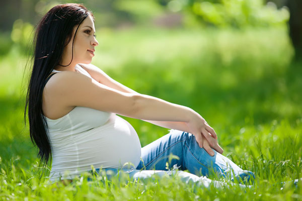 كيف يمكن للمرأة الحامل تجنب السمنة بالغذاء الامثل؟